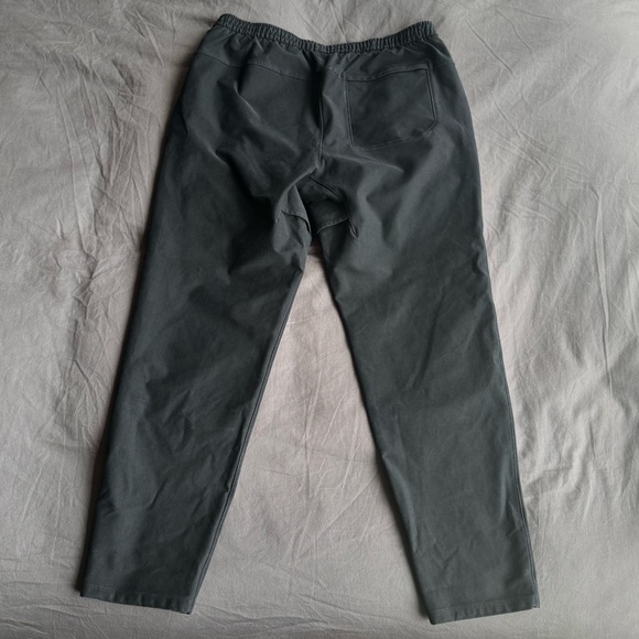 Men’s Black Lululemon Pants - Picture 4 of 6